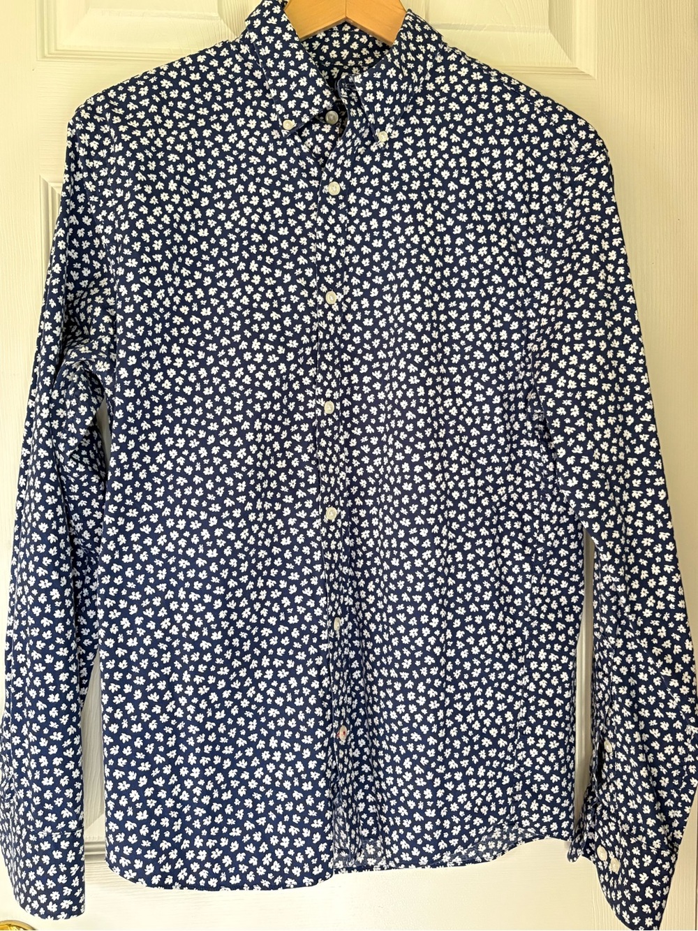 Tommy Hilfiger Men’s Navy Blue Floral Print Button-Down Shirt